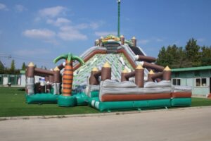 Indoor vs. Outdoor Bounce House Parties: Which One Wins?